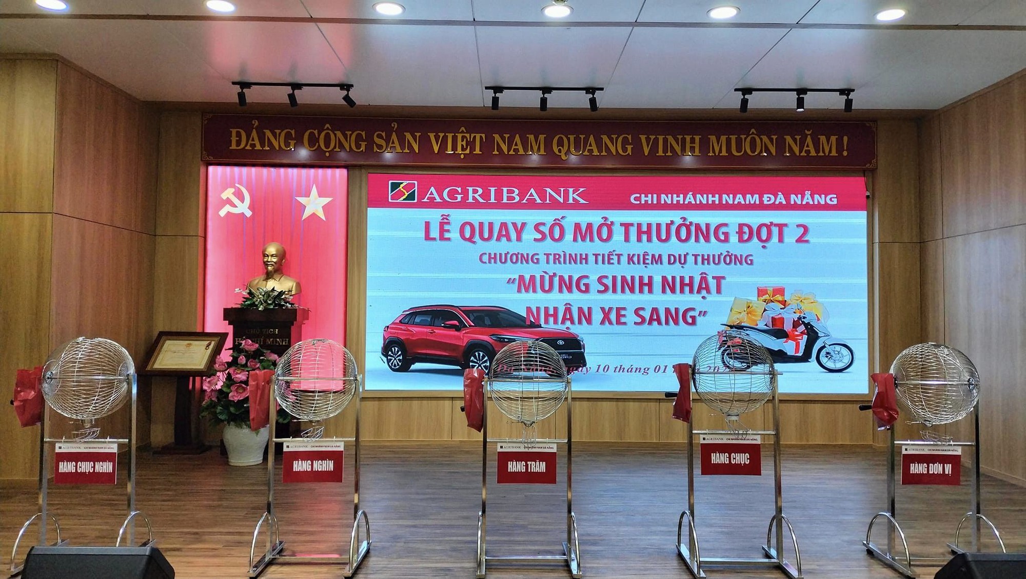 Agribank Nam Đà Nẵng quay số mở thưởng đợt 2 Chương trình “Mừng sinh nhật – nhận xe sang”- Ảnh 1.