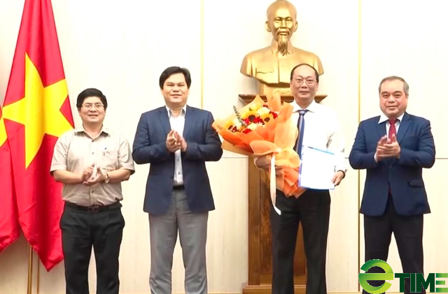 Quảng Ngãi có tân Chánh Văn phòng UBND tỉnh, huyện Trà Bồng có Chủ tịch mới- Ảnh 1.