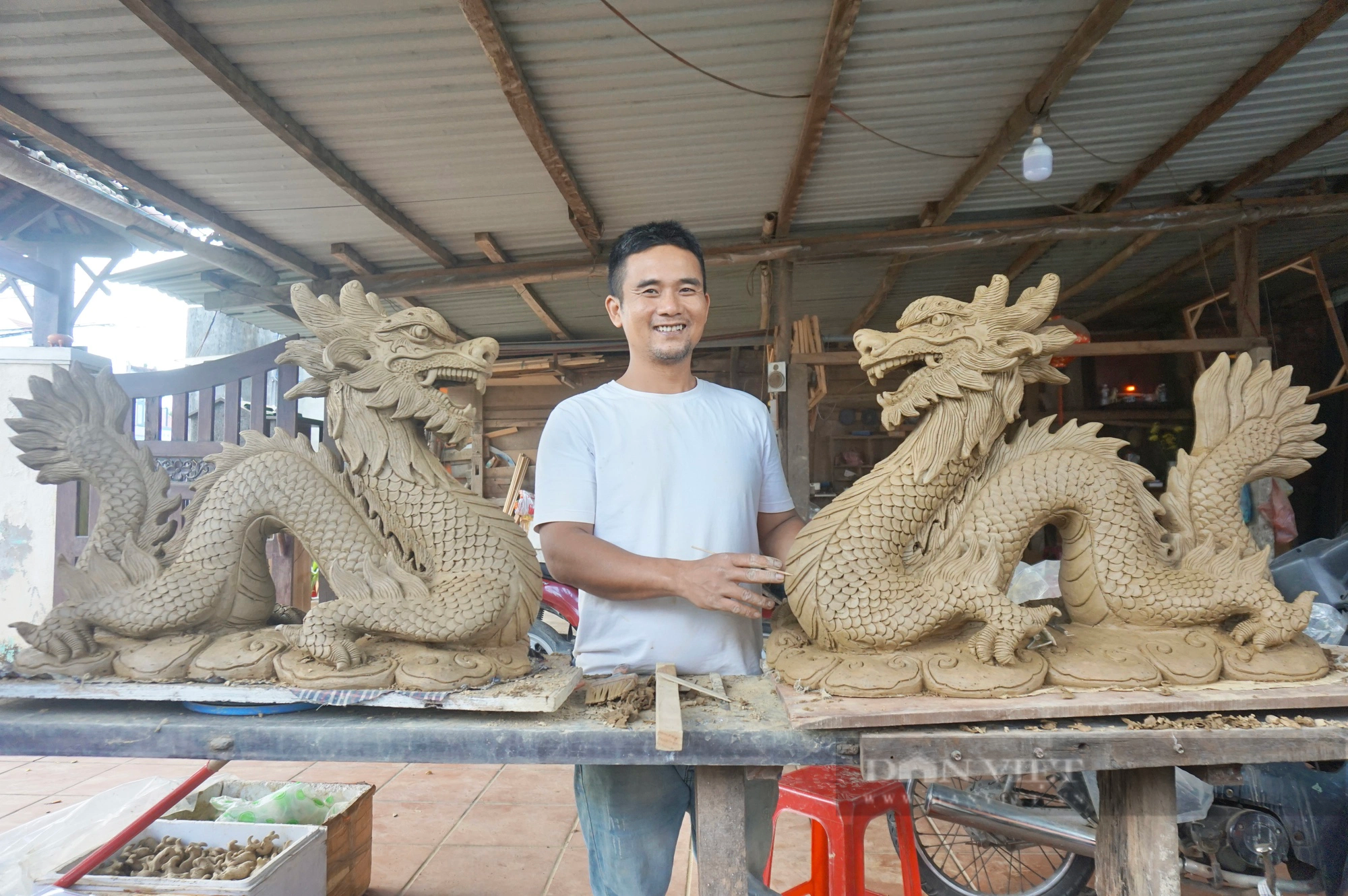 Về làng gốm hơn 500 tuổi ở Quảng Nam xem nghệ nhân nhào nặn linh vật Tết 2024- Ảnh 1.