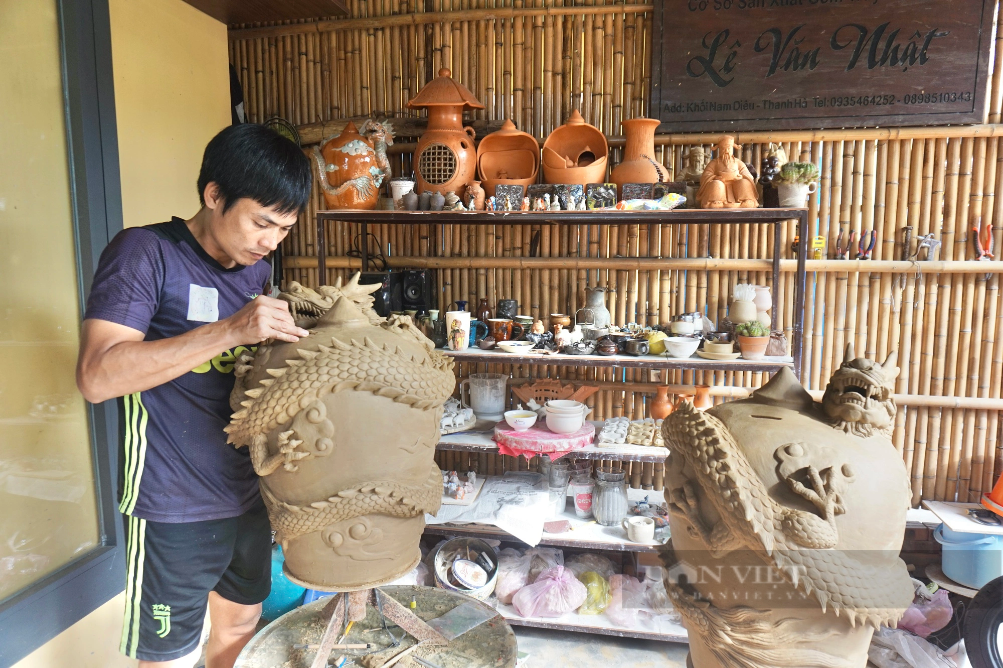 Về làng gốm hơn 500 tuổi ở Quảng Nam xem nghệ nhân nhào nặn linh vật Tết 2024- Ảnh 6.