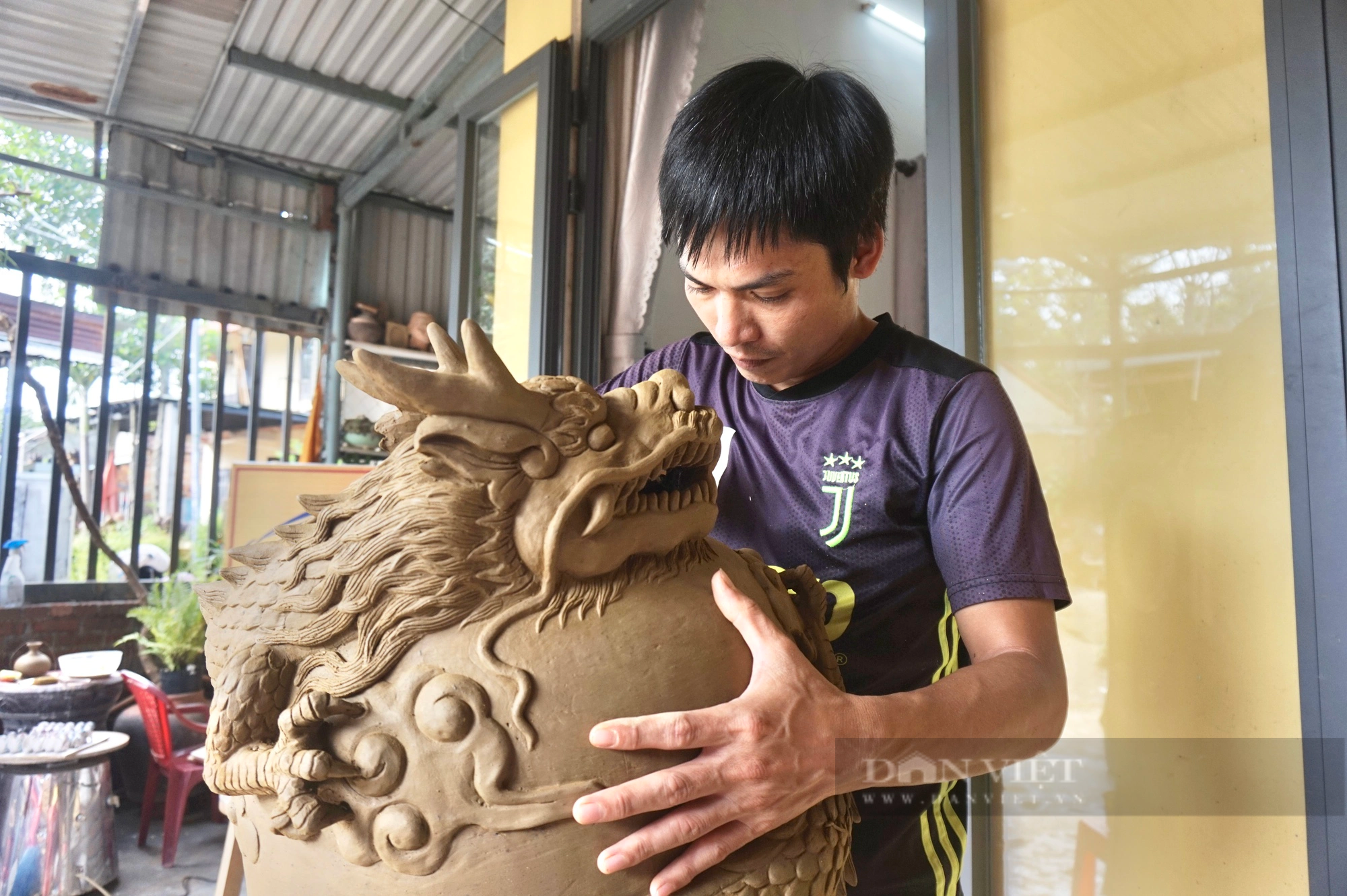 Về làng gốm hơn 500 tuổi ở Quảng Nam xem nghệ nhân nhào nặn linh vật Tết 2024- Ảnh 7.