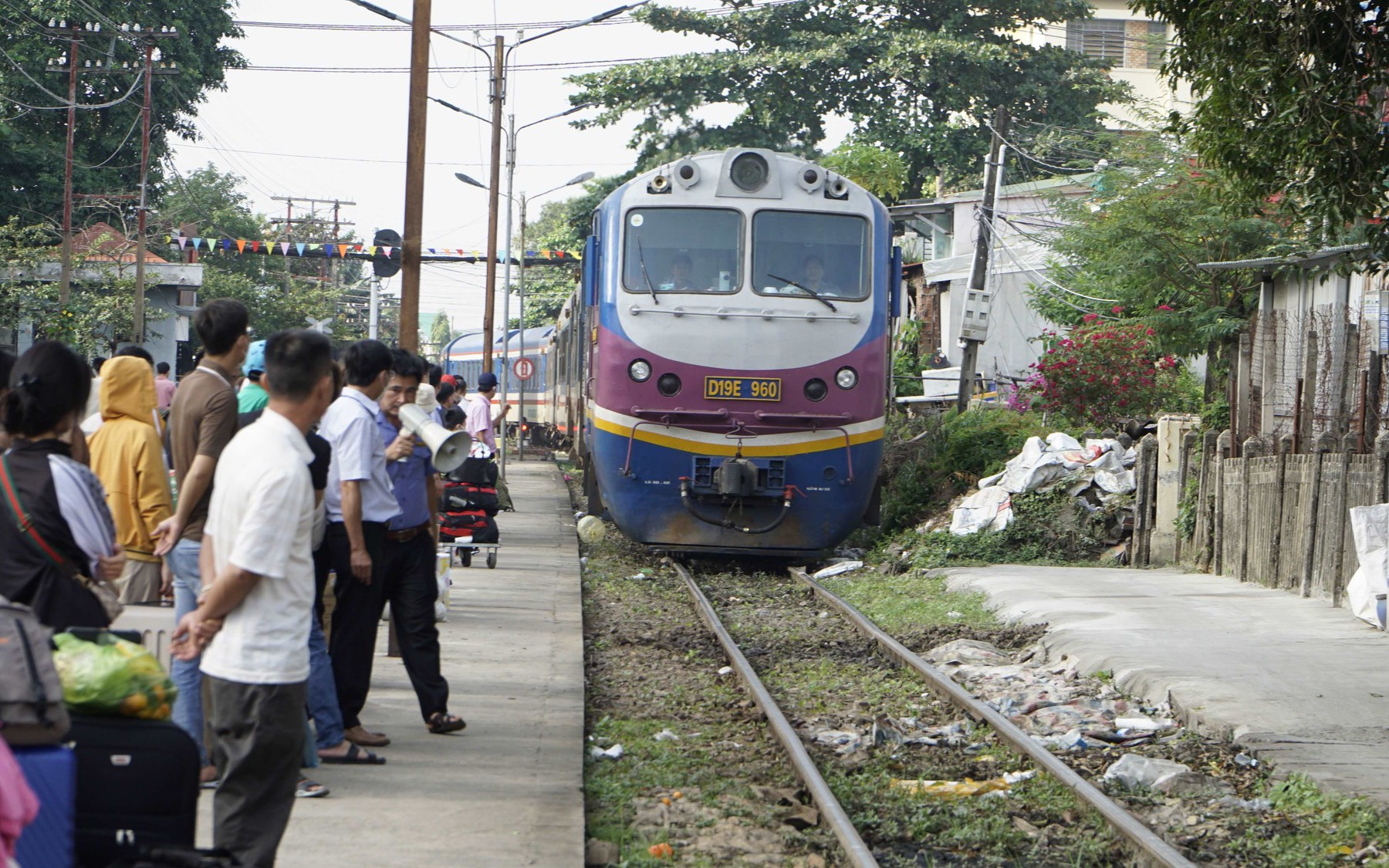 Đường sắt ở TP.HCM có độ chênh cao so với đường bộ gây khó khăn khi lưu thông