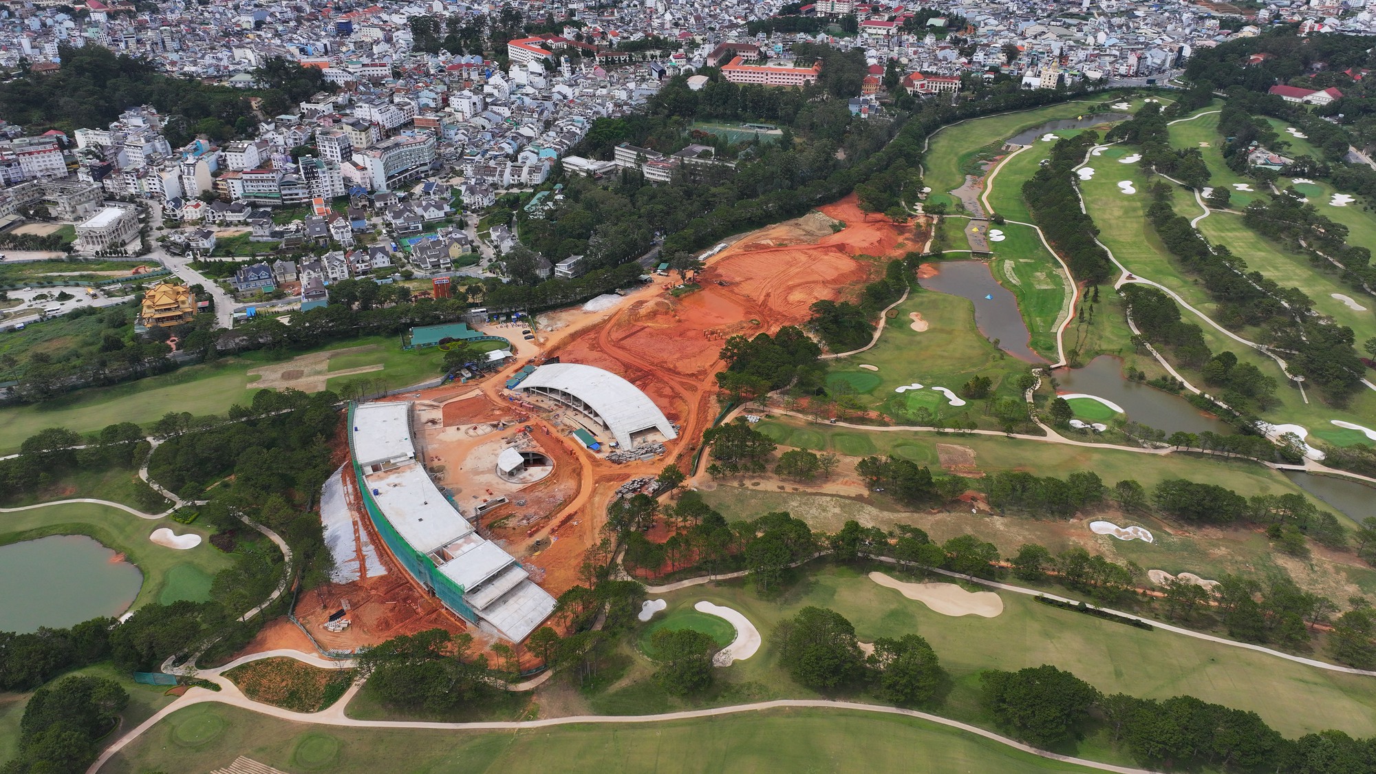 Tòa nhà trong sân golf Đồi Cù bị “từ chối” cấp phép xây dựng- Ảnh 2.