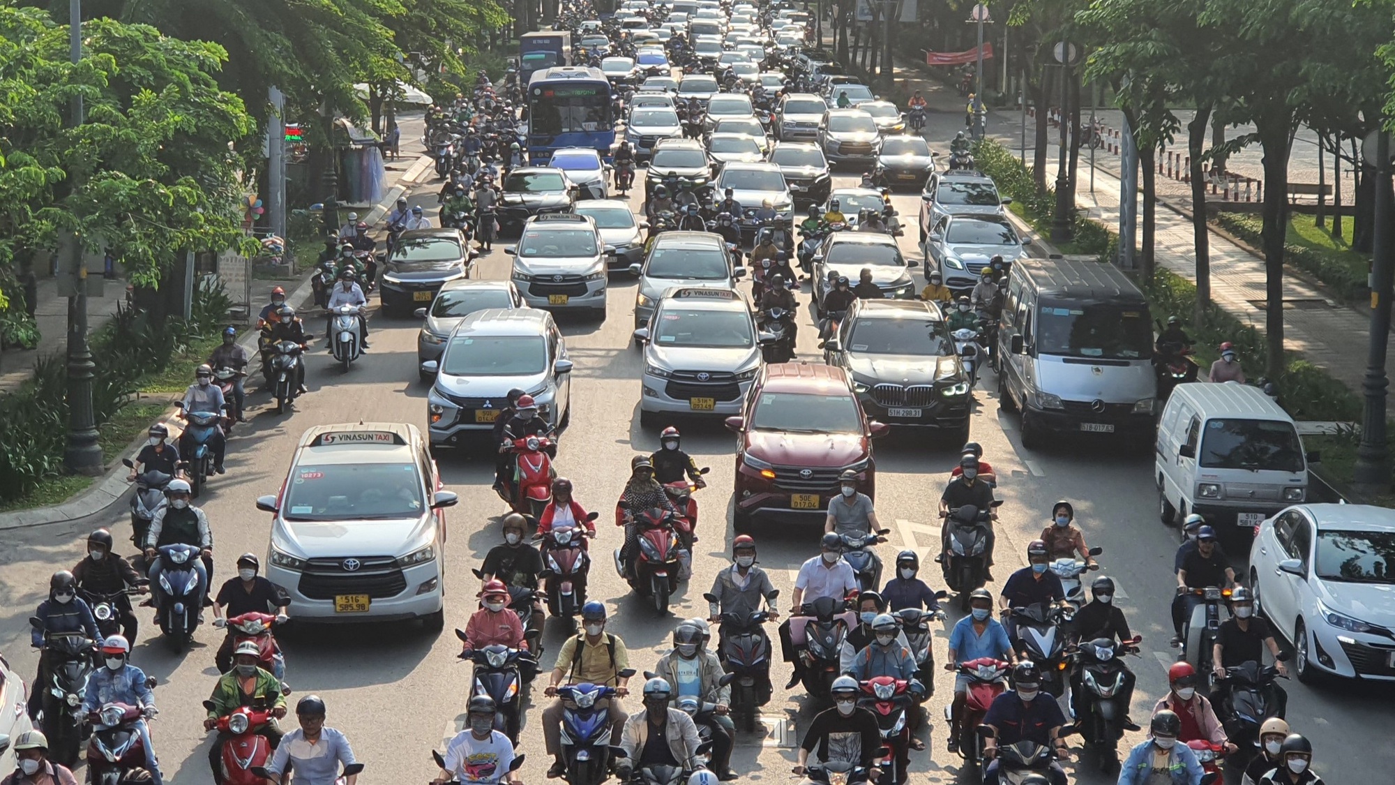 Đề xuất cấm xe tải tại một số tuyến đường cửa ngõ Tân Sơn Nhất nhằm giảm ùn tắc giao thông- Ảnh 1.