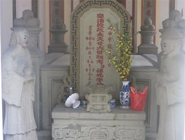 Thân thế người nằm dưới ngôi mộ hoa mỹ nhất Sài Gòn: Là huyền thoại nức tiếng- Ảnh 3.
