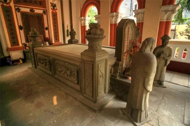 Thân thế người nằm dưới ngôi mộ hoa mỹ nhất Sài Gòn: Là huyền thoại nức tiếng- Ảnh 4.