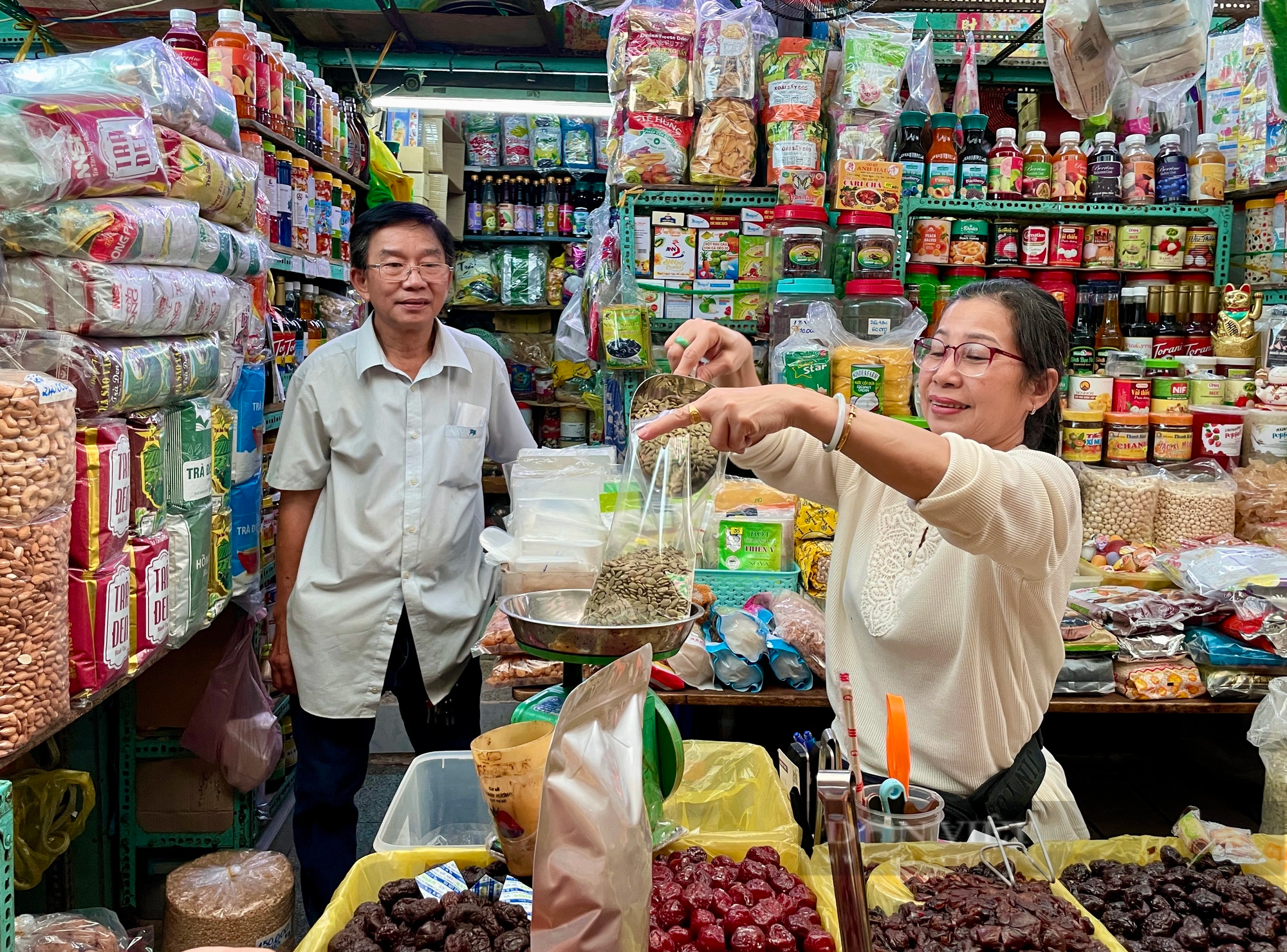 Không phải chợ Bến Thành, ngôi chợ mà khách quốc tế đang đổ về tại TP.HCM có gì đặc biệt?- Ảnh 5.