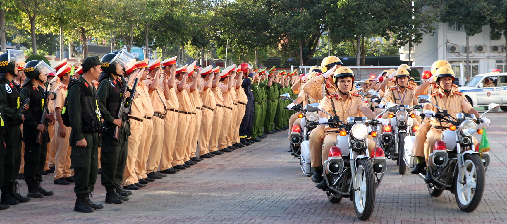 Công an Bình Thuận triển khai "chiến dịch" bảo vệ an ninh trật tự và trấn áp tội phạm dịp Tết Giáp Thìn- Ảnh 4.