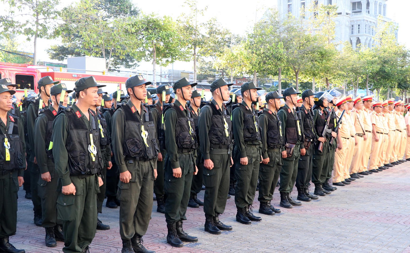 Công an Bình Thuận triển khai "chiến dịch" bảo vệ an ninh trật tự và trấn áp tội phạm dịp Tết Giáp Thìn- Ảnh 3.