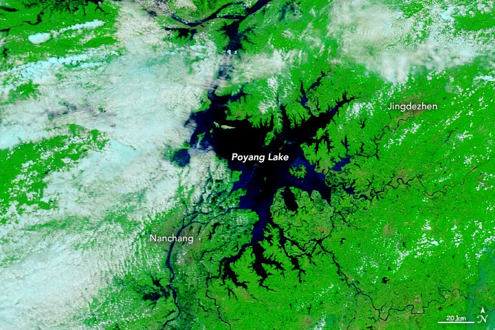 Bí ẩn hồ Bà Dương ở Trung Quốc: Đáy hồ có thủy quái, cổng không gian?- Ảnh 1.