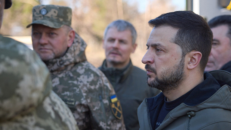 Mỹ lo ngại về sự khác biệt giữa ông Zelensky và vị tướng hàng đầu Ukraine- Ảnh 1.