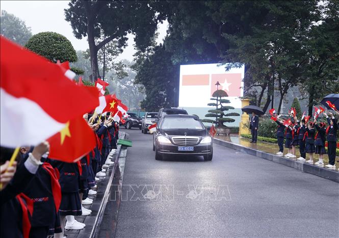 Tổng thống Indonesia vào Lăng viếng Chủ tịch Hồ Chí Minh và màn bắn đại bác chào mừng ông tại Hà Nội- Ảnh 5.