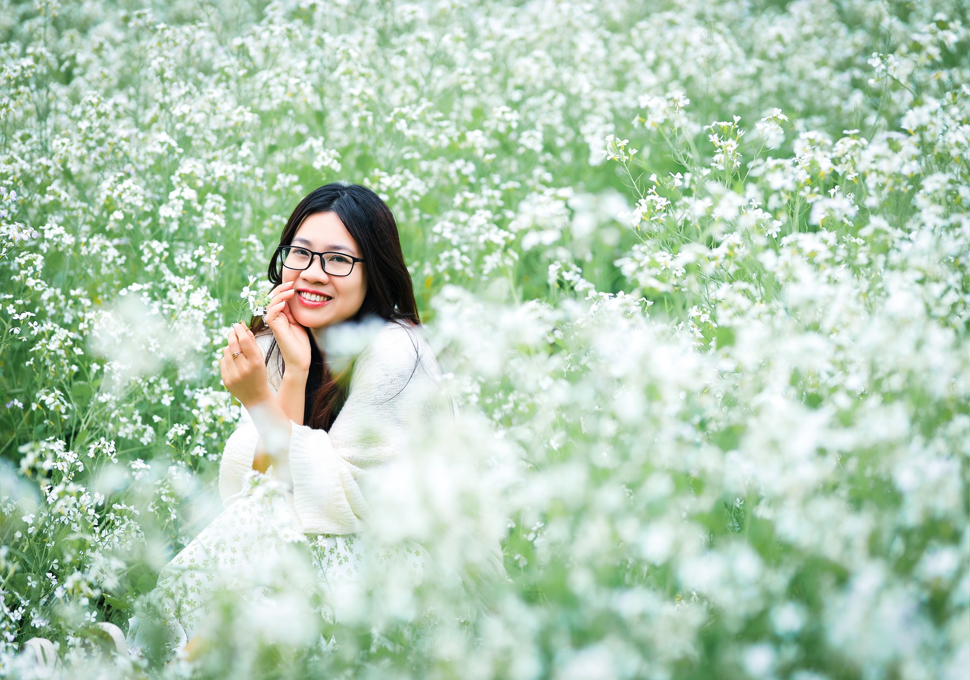 Bạt ngàn hoa cải trắng đẹp như tranh ở Mộc Châu, du khách đổ xô tới chụp ảnh- Ảnh 5.