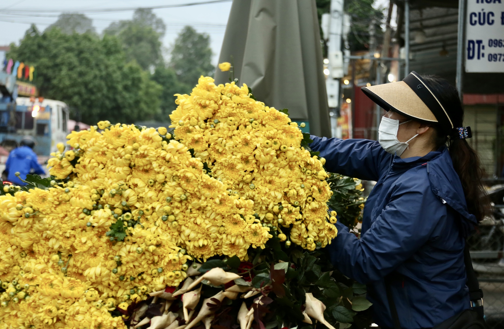 5 loại hoa cắm bàn thờ Tết Nguyên đán 2024 hút tài lộc, giúp gia chủ may mắn- Ảnh 4.
