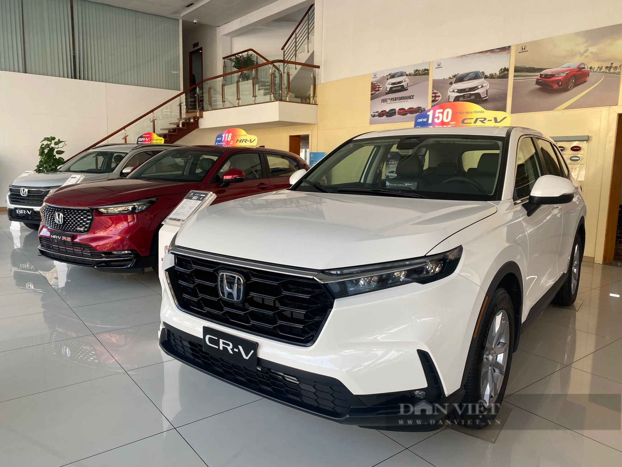 Giá xe Honda CR-V lăn bánh tháng 1/2024: Đại lý giảm giá, hãng tặng quà- Ảnh 1.