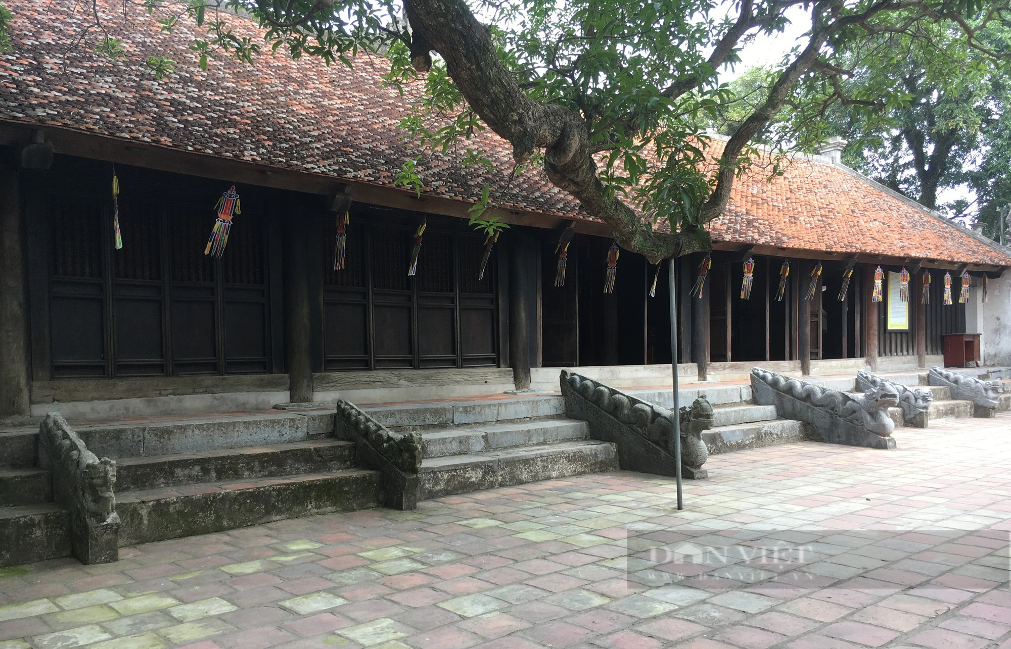 Tượng rồng ở lan can thành bậc đá chùa Phổ Minh-một chùa cổ nổi tiếng Nam Định có gì đặc biệt?- Ảnh 1.