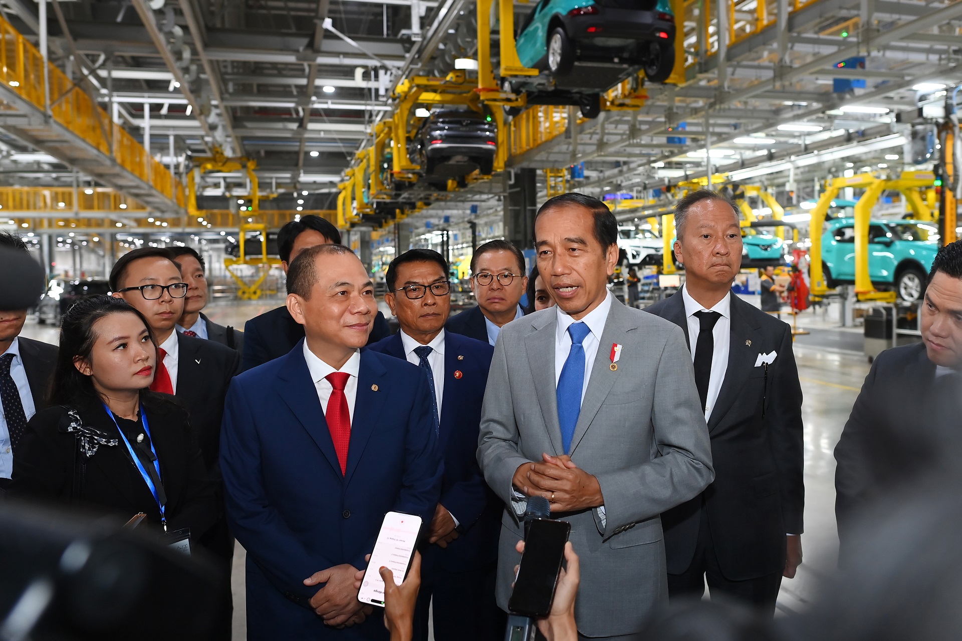 Tổng thống Indonesia thăm tổ hợp nhà máy VinFast- Ảnh 2.