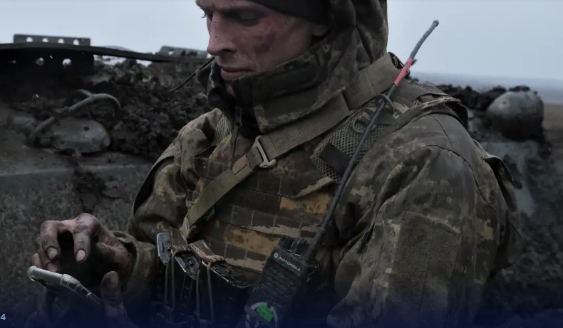 Người Ukraine mệt mỏi vì chiến tranh với Nga nhưng vẫn quyết chiến đấu dù đơn độc- Ảnh 2.