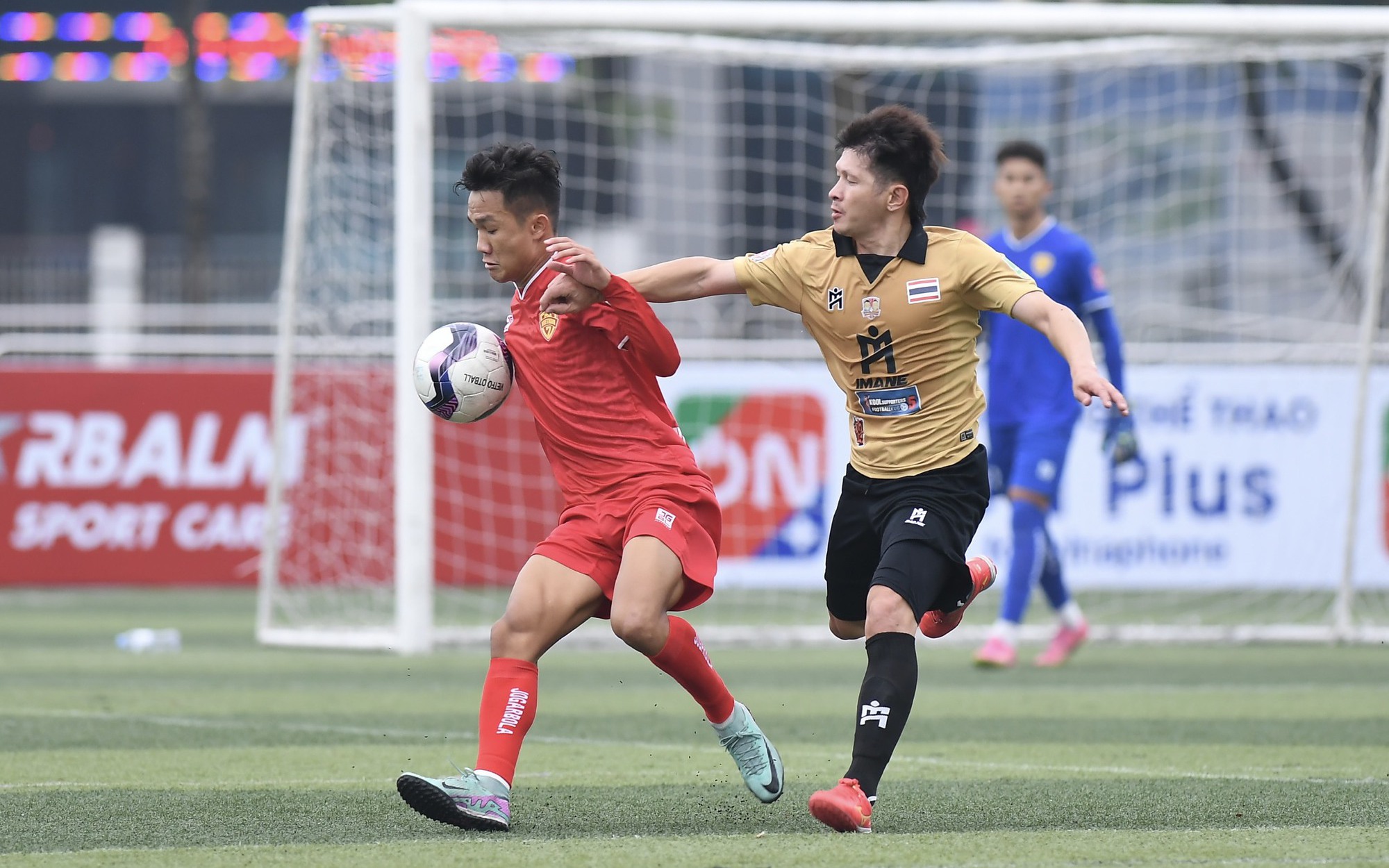 CLB Đại Từ thắng "nghẹt thở" CLB Thái Lan, giành ngôi á quân Giải bóng đá 7 người quốc tế  2024- Ảnh 1.