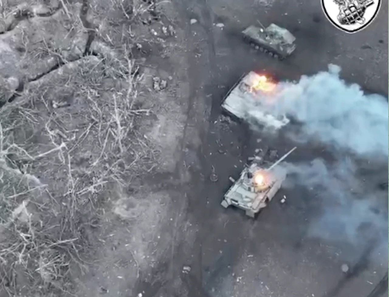Ukraine tung video Nga tấn công thất bại kinh hoàng khiến loạt thiết giáp nổ tung, nhiều binh sĩ thiệt mạng- Ảnh 1.