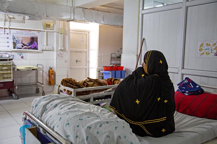 Hình ảnh phụ nữ Afghanistan liều mạng để sinh con- Ảnh 10.