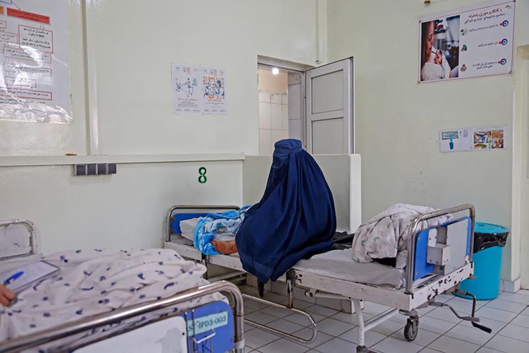 Hình ảnh phụ nữ Afghanistan liều mạng để sinh con- Ảnh 2.