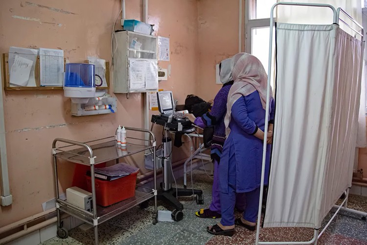 Hình ảnh phụ nữ Afghanistan liều mạng để sinh con- Ảnh 6.