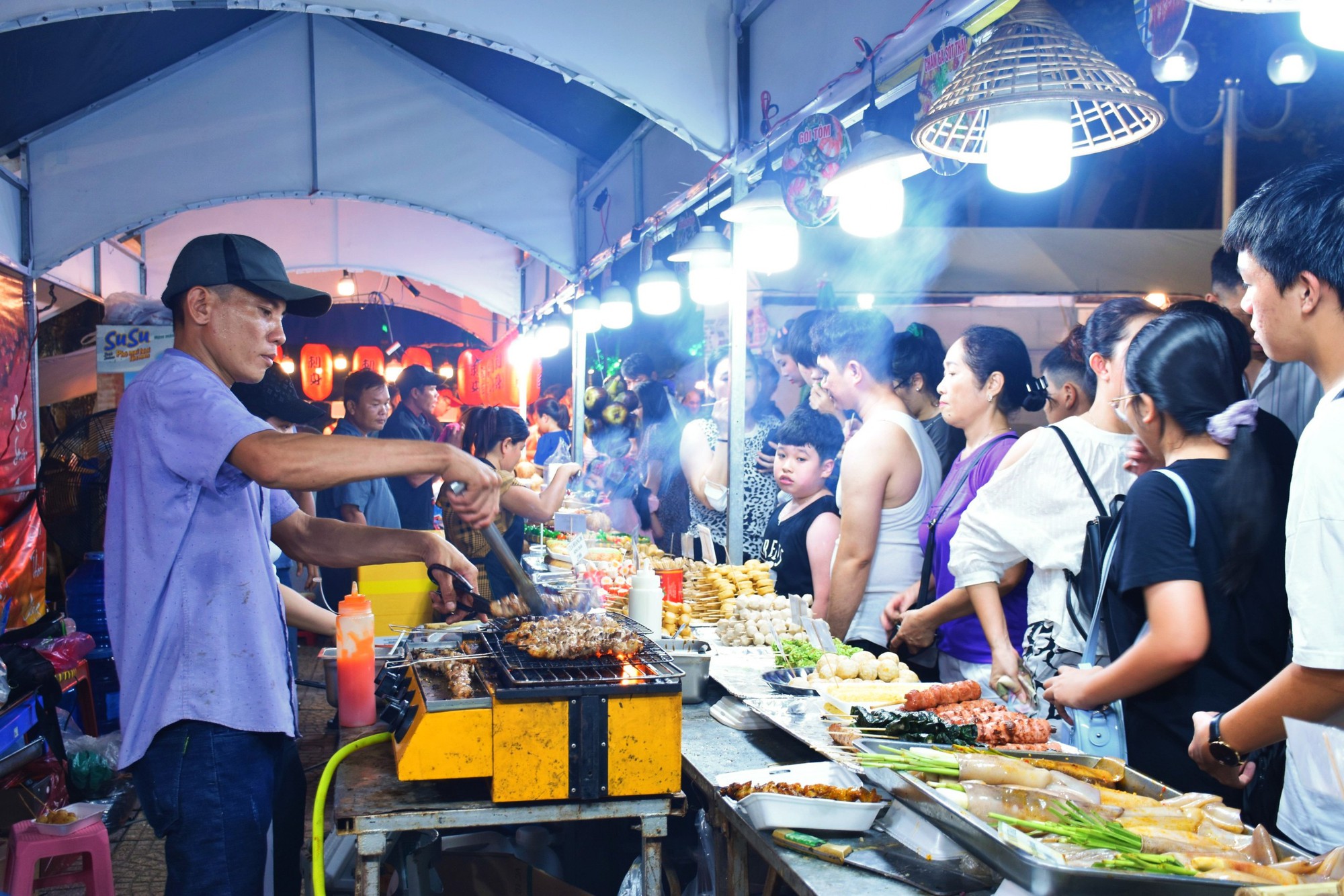 Hơn 200 gian hàng du lịch, ẩm thực tham gia liên hoan du lịch Biển Nha Trang- Ảnh 1.