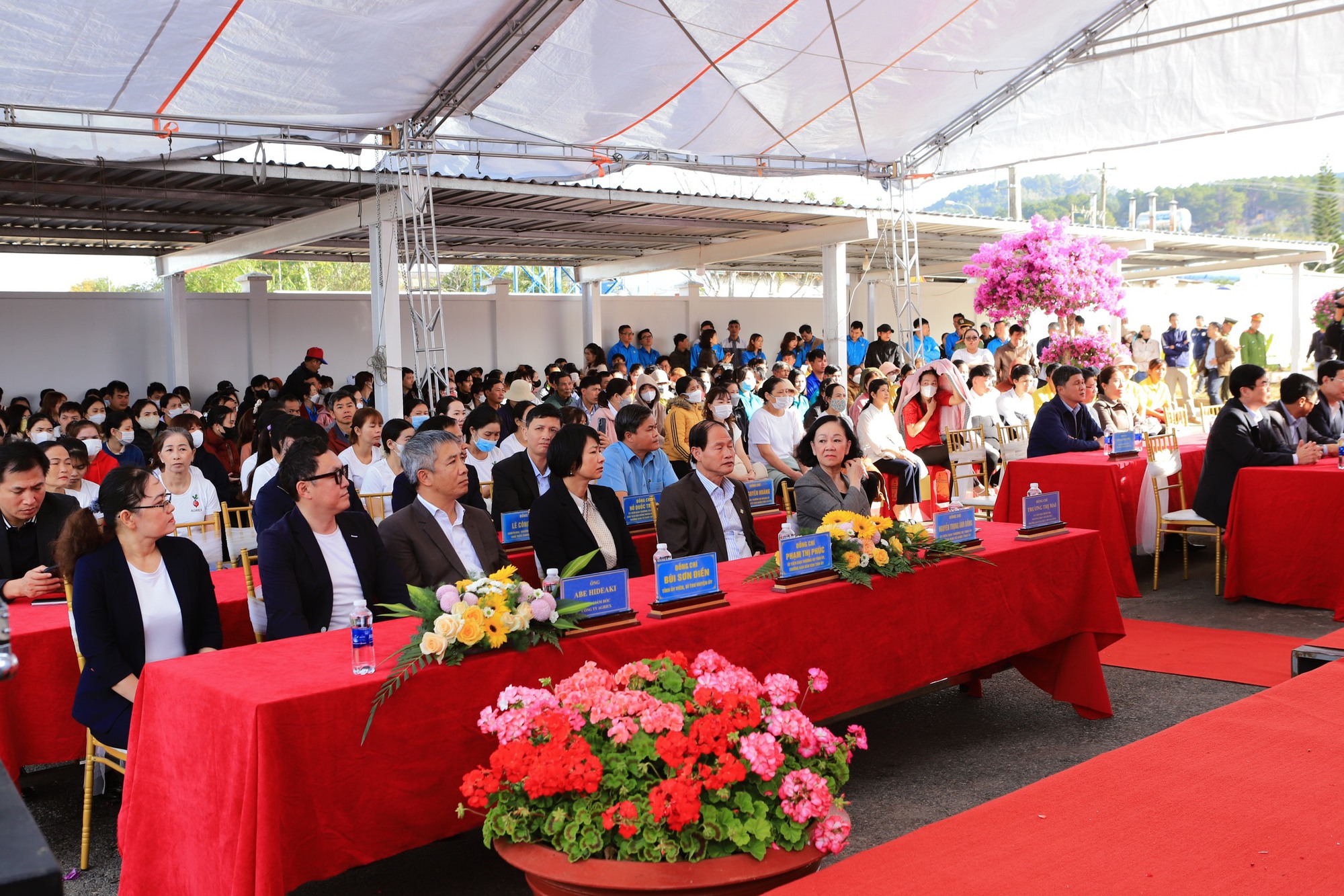 Trưởng ban Tổ chức Trung ương Trương Thị Mai thăm, tặng quà Tết cho công nhân ở Lâm Đồng- Ảnh 1.