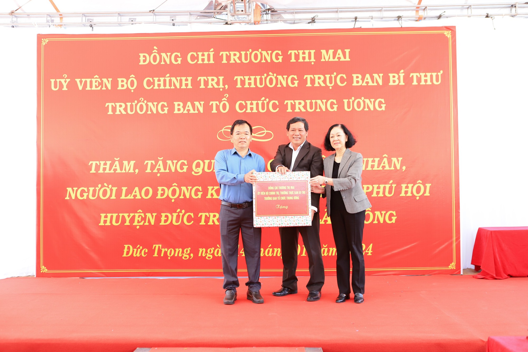 Trưởng ban Tổ chức Trung ương Trương Thị Mai thăm, tặng quà Tết cho công nhân ở Lâm Đồng- Ảnh 5.