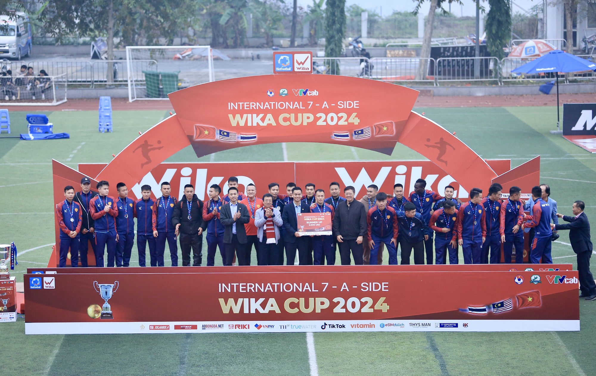 CLB Đại Từ thắng "nghẹt thở" CLB Thái Lan, giành ngôi á quân Giải bóng đá 7 người quốc tế  2024- Ảnh 4.
