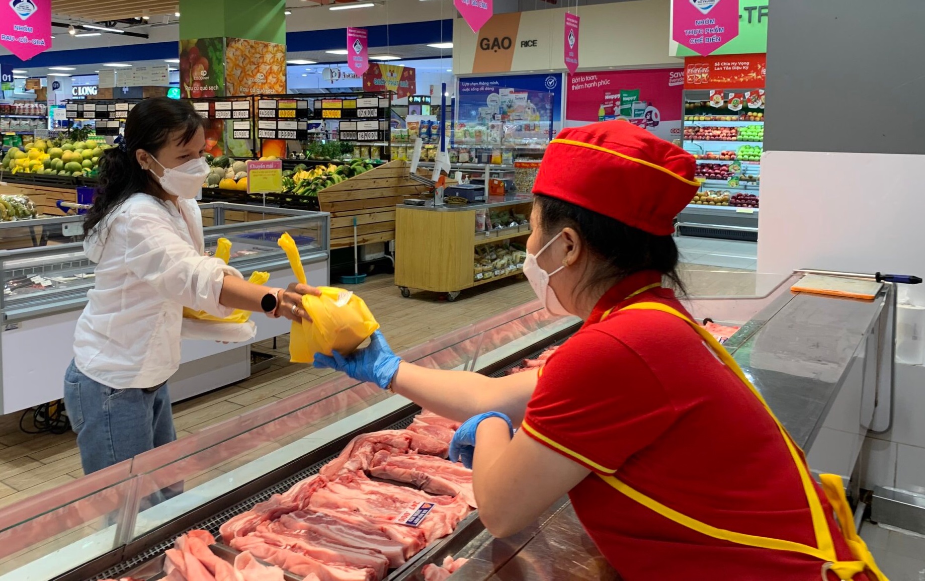 Hàng loạt siêu thị đang giảm giá sốc thịt heo từ nay tới Tết- Ảnh 2.