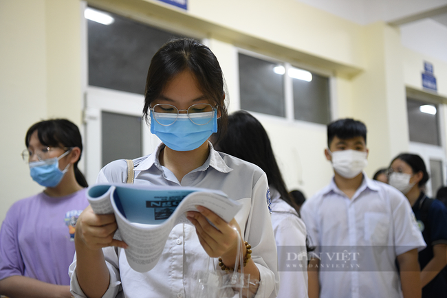 Các trường THPT hot ở Hà Nội “cấp tập” cho học sinh thi thử lớp 10- Ảnh 1.