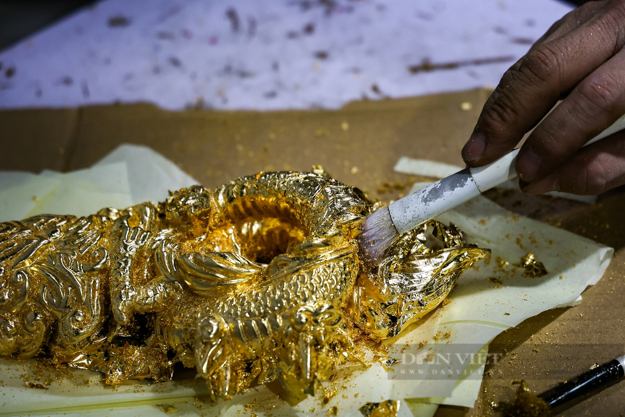 Quá trình sản xuất linh vật rồng ngậm ngọc dát vàng 24k chào xuân Giáp Thìn- Ảnh 5.