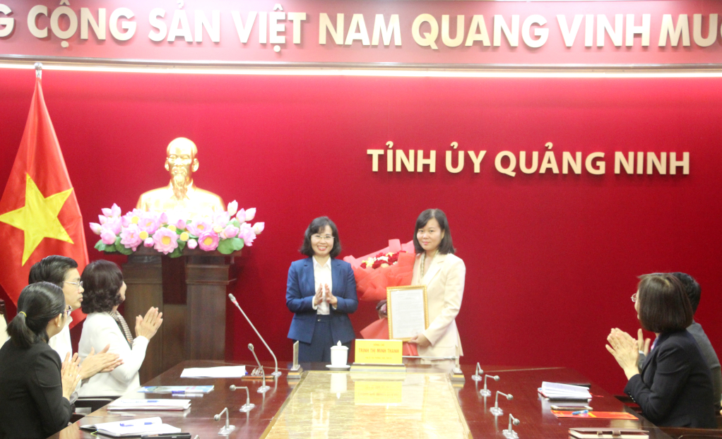 Bí thư và Chủ tịch Quảng Ninh trao quyết định công tác cho hàng loạt cán bộ chủ chốt- Ảnh 2.