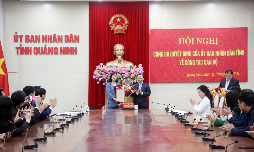 Bí thư và Chủ tịch Quảng Ninh trao quyết định công tác cho hàng loạt cán bộ chủ chốt- Ảnh 3.