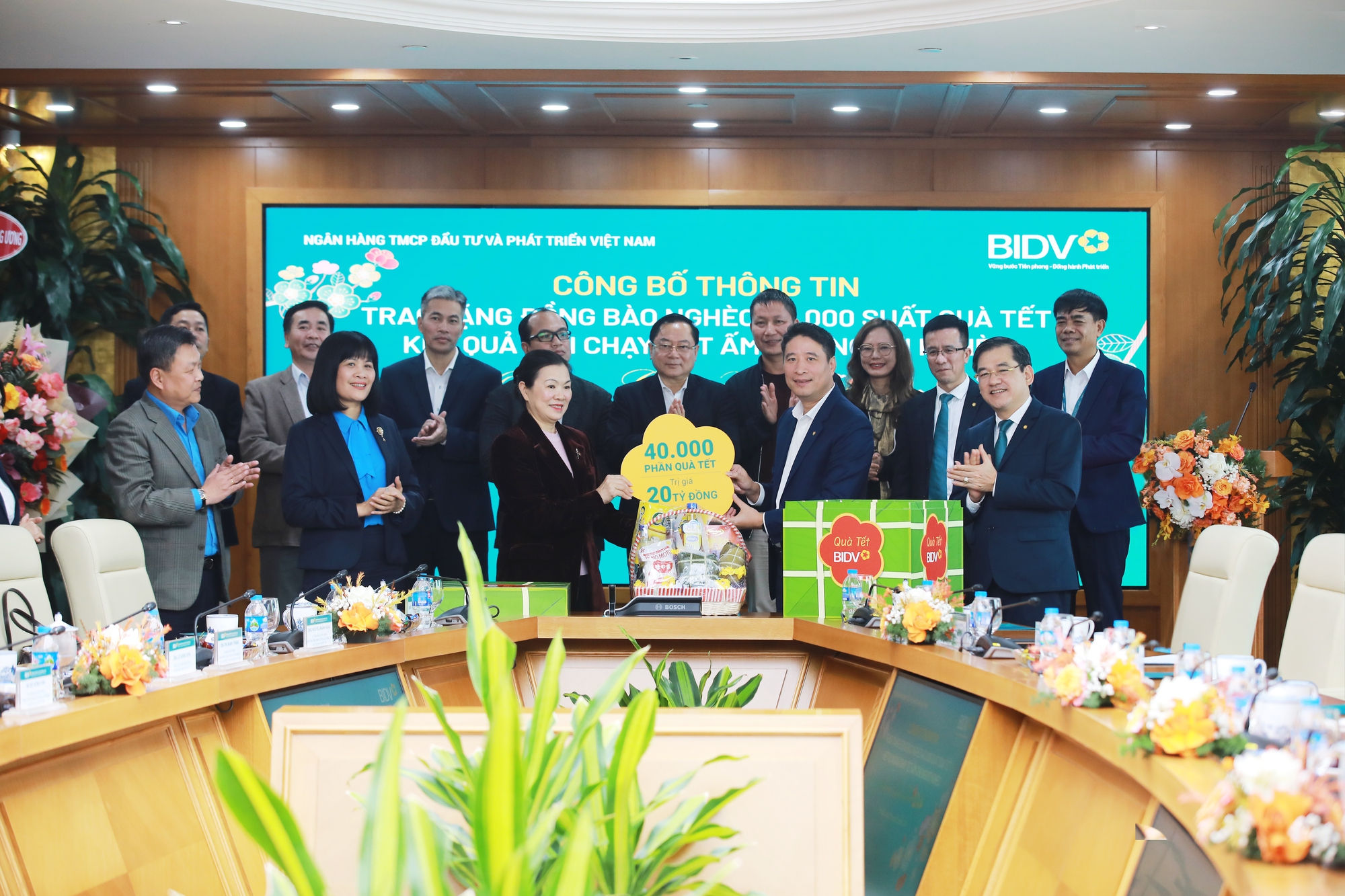 
BIDV dành 20 tỷ đồng tặng quà Tết cho đồng bào nghèo
Xuân Giáp Thìn 2024- Ảnh 1.