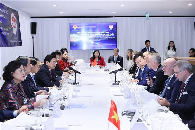 WEF Davos 2024: Thủ tướng Phạm Minh Chính chủ trì Tọa đàm về hợp tác phát triển AI và công nghệ- Ảnh 1.