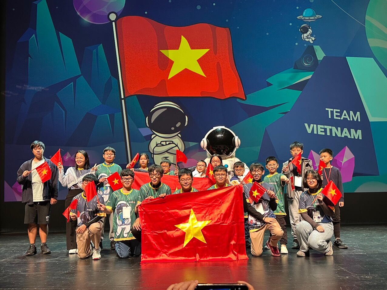 Học sinh Lào Cai đạt thành tích cao tại kỳ thi Olympic khoa học và thiên văn quốc tế tại Mỹ - Ảnh 2.