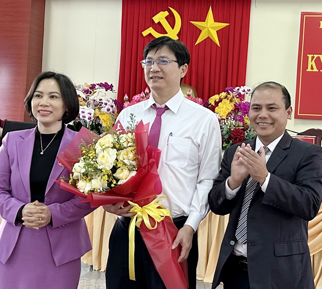 Quảng Ngãi:
Sơn Hà có tân Phó Chủ tịch và Uỷ viên BTV huyện, chuẩn y kết quả bầu Bí thư TX.Đức Phổ
- Ảnh 3.