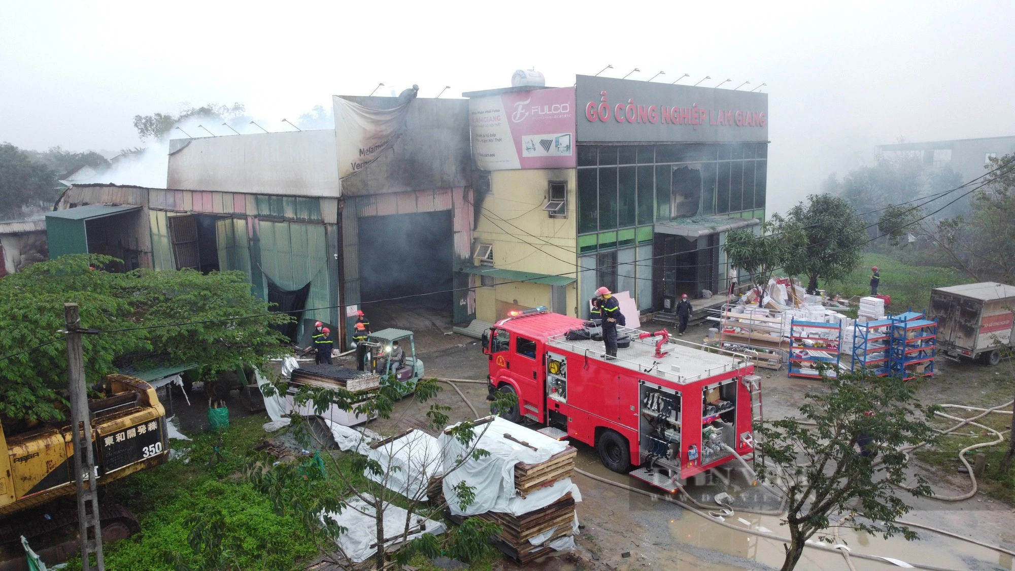 Hà Tĩnh: Cháy xưởng gỗ công nghiệp, lực lượng chữa cháy mất 6 tiếng để dập tắt hẳn- Ảnh 5.
