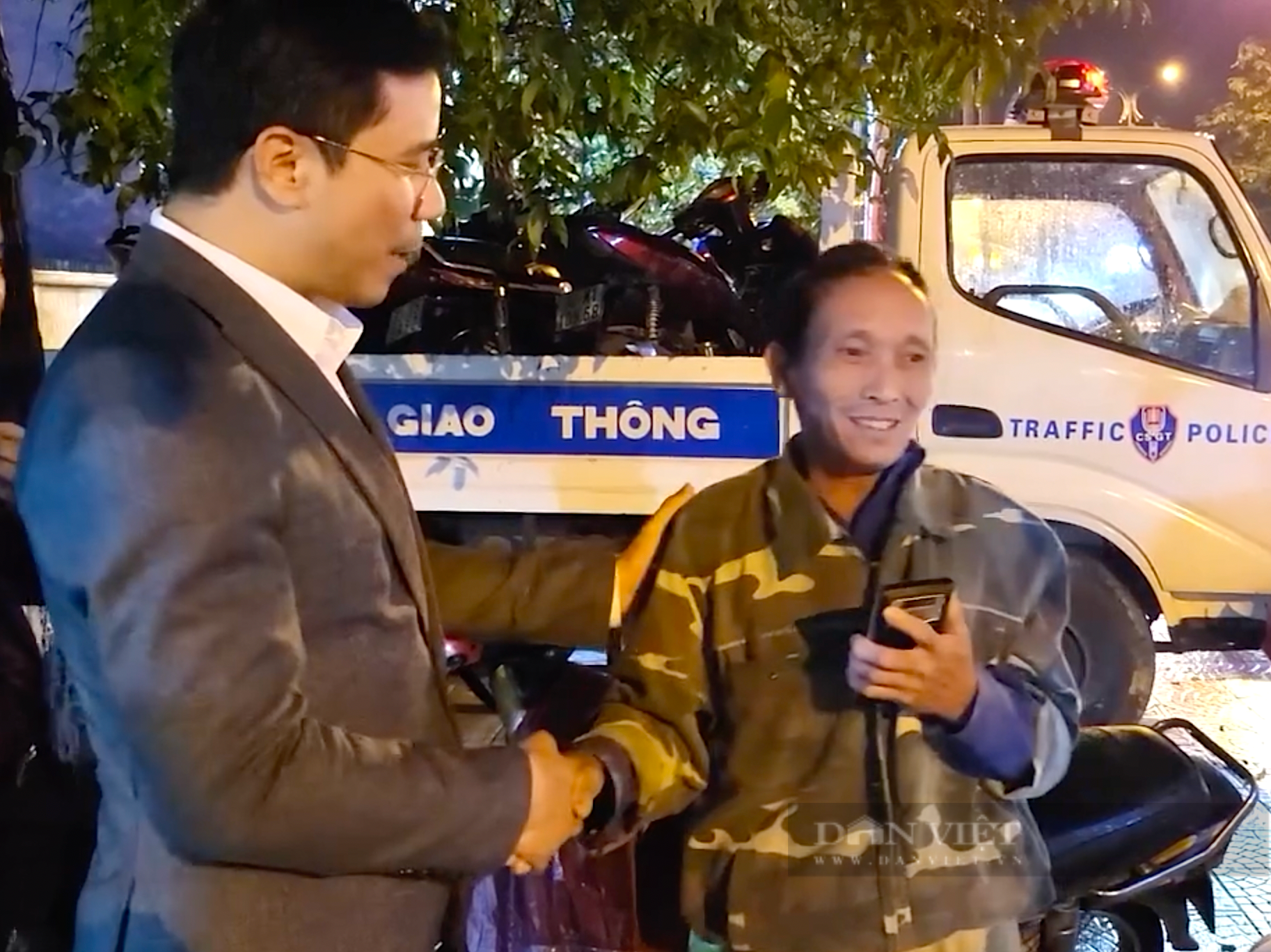 Clip Giám đốc Công an tỉnh Hà Tĩnh xử lý nhân văn với người thợ nề 'quá chén'- Ảnh 2.