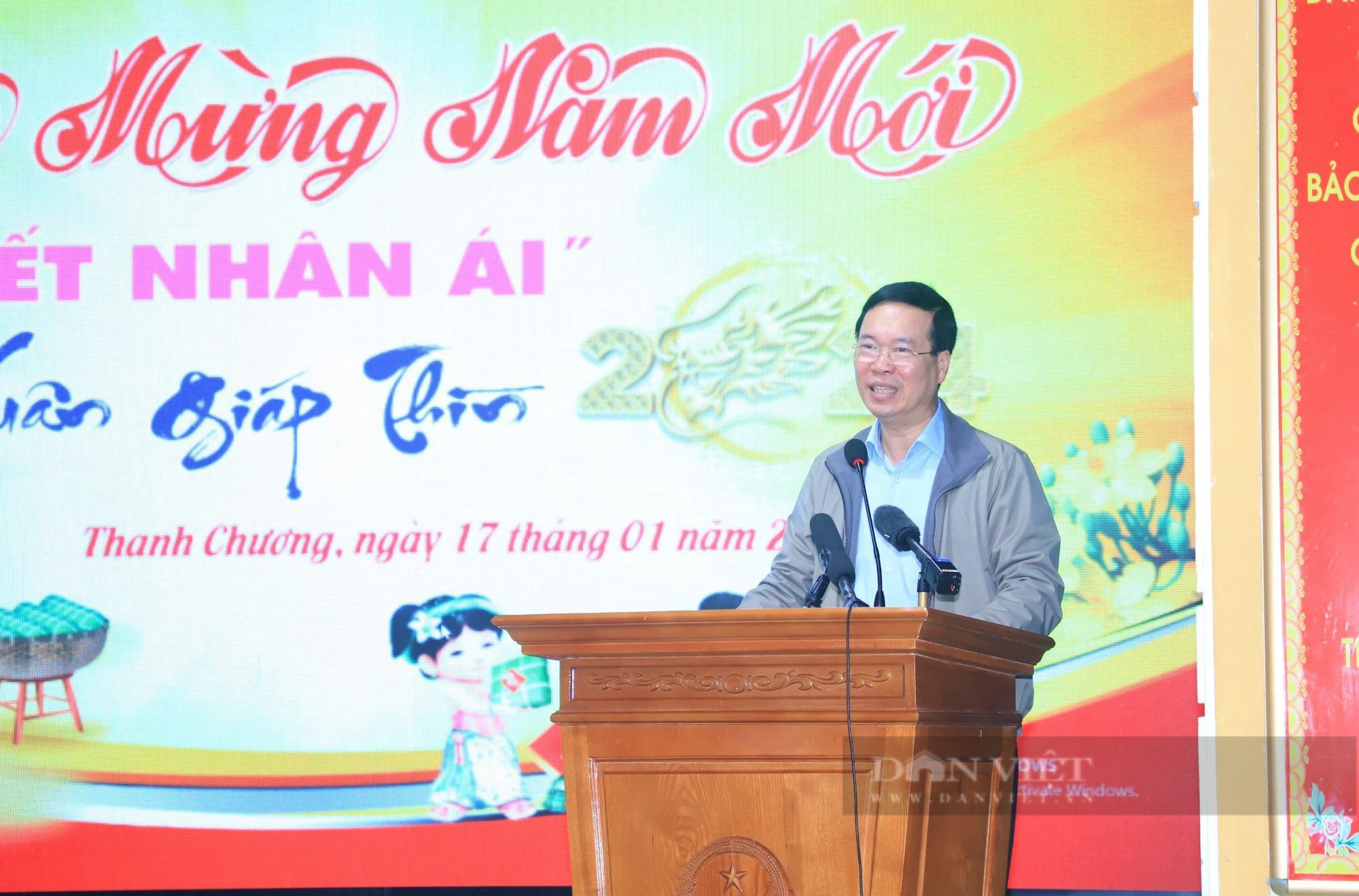 Chủ tịch nước Võ Văn Thưởng về xã biên giới Thanh Thuỷ trao quà cho người dân nghèo- Ảnh 2.