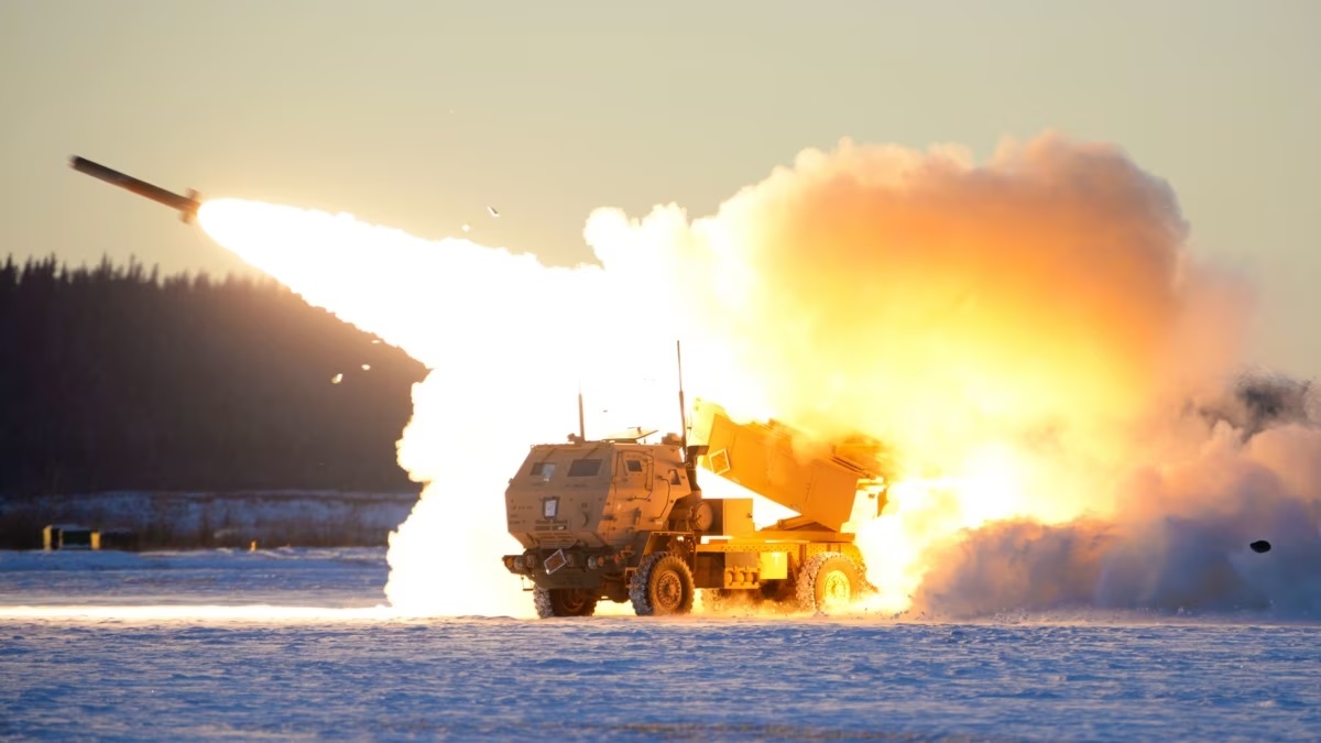 Nga hứng đòn tấn công dữ dội của 69 máy bay không người lái Ukraine, hàng chục tên lửa HIMARS- Ảnh 1.