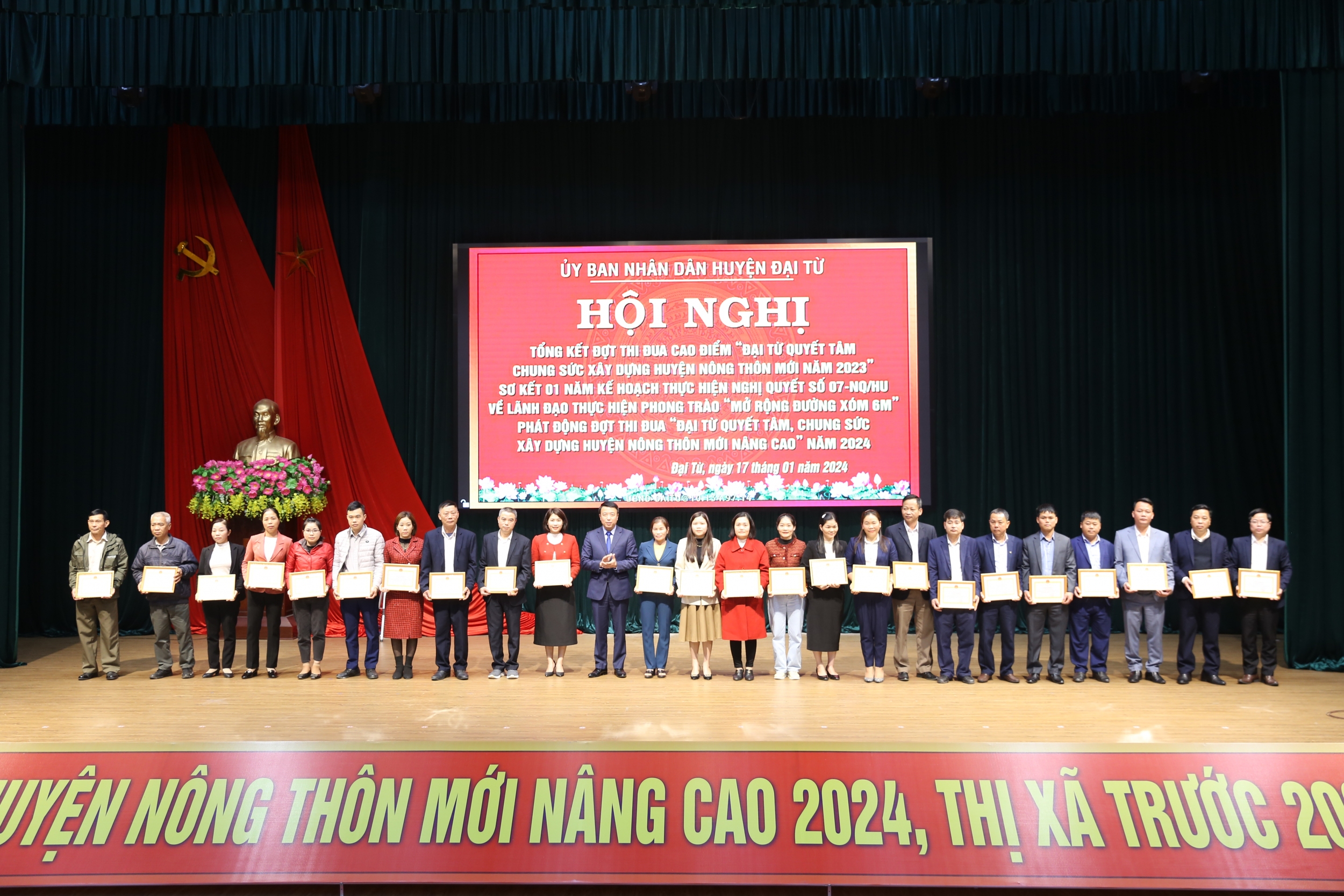 Thái Nguyên: Khen thưởng 224 tập thể, cá nhân xuất sắc trong xây dựng nông thôn mới của huyện Đại Từ- Ảnh 4.
