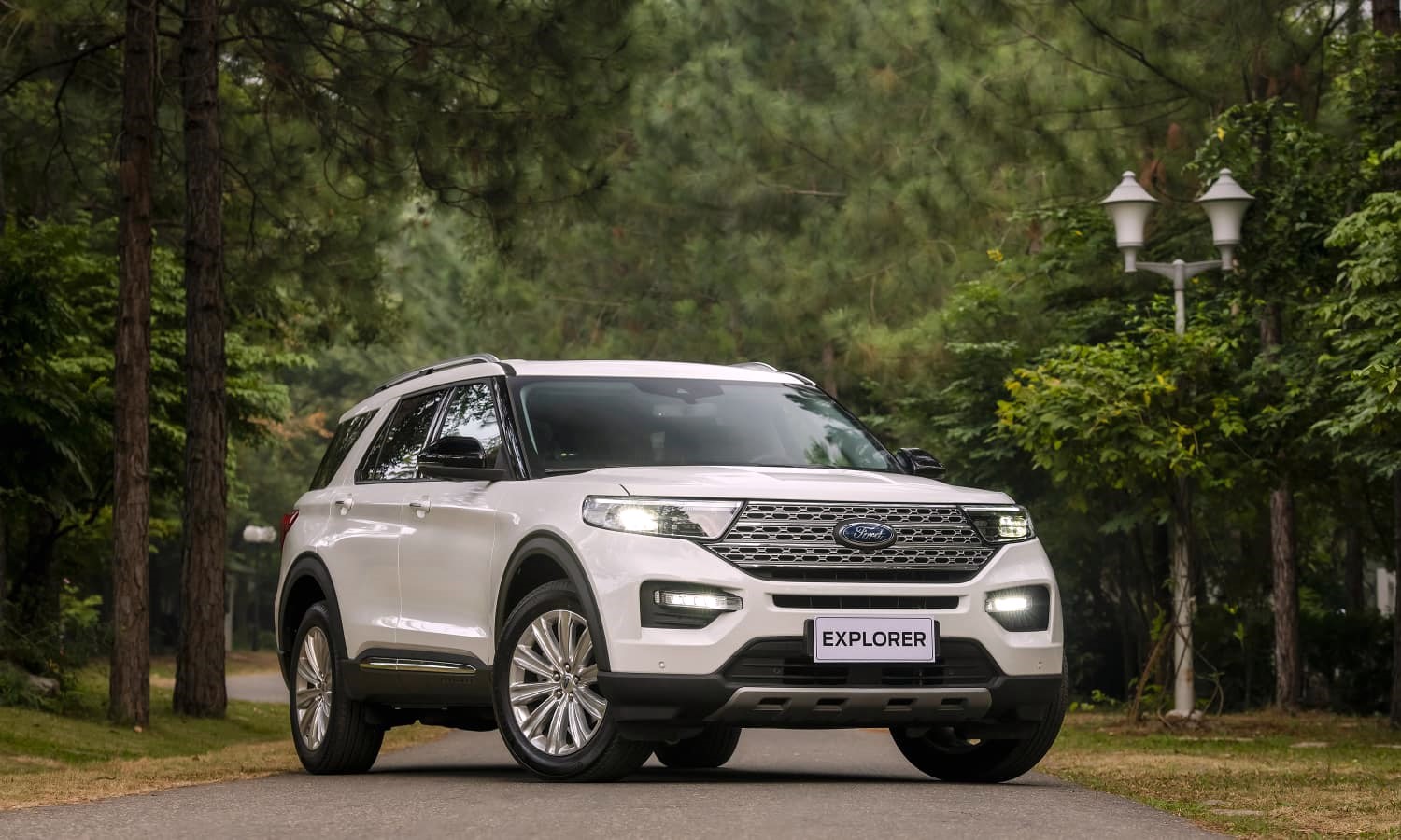 Mức giảm giá của Ford Explorer dư để mua sedan Mitsubishi- Ảnh 1.