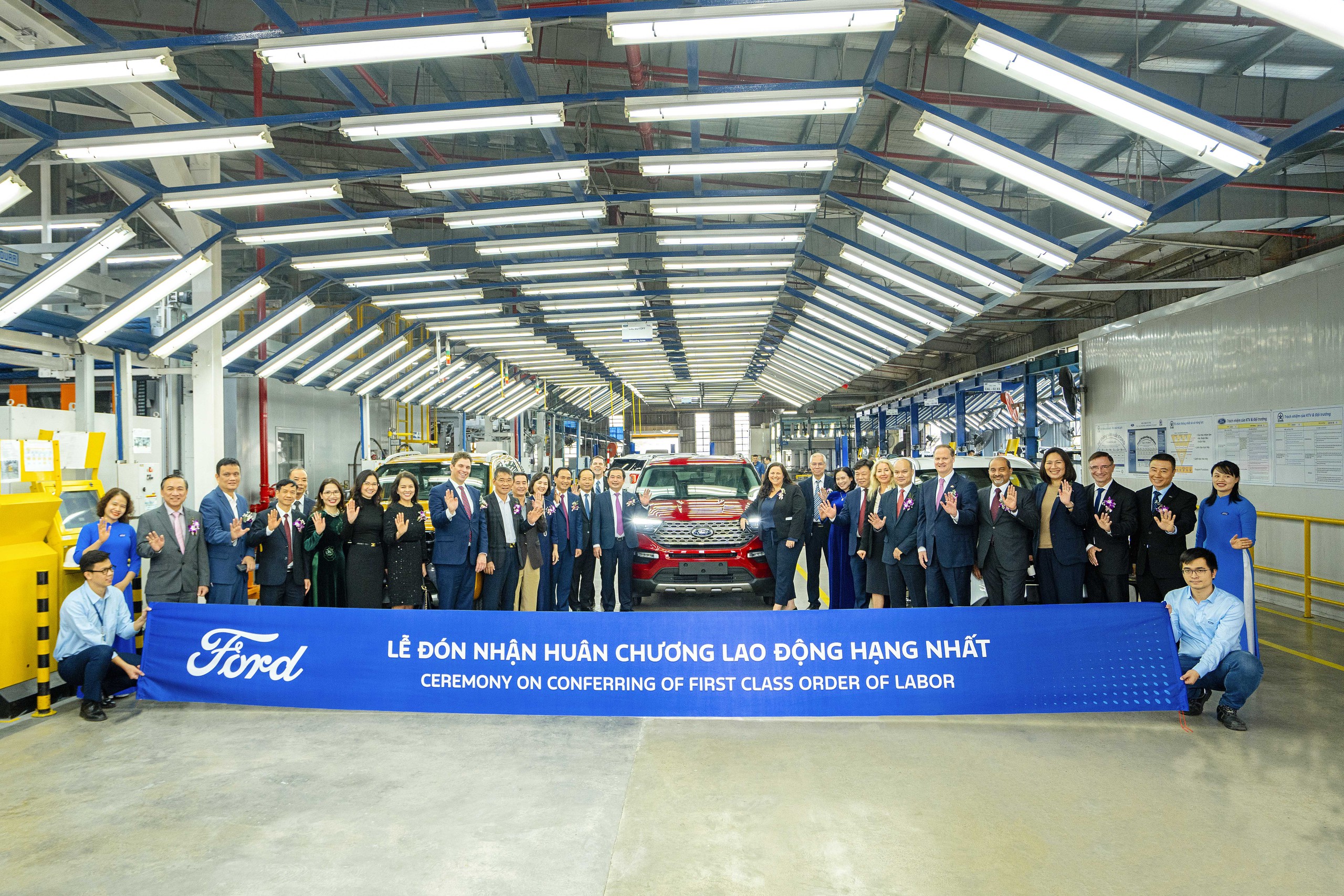 Ford Việt Nam đạt kỷ lục doanh số năm 2023: Tổng Giám đốc Ruchik Shah chia sẻ mục tiêu mới- Ảnh 1.