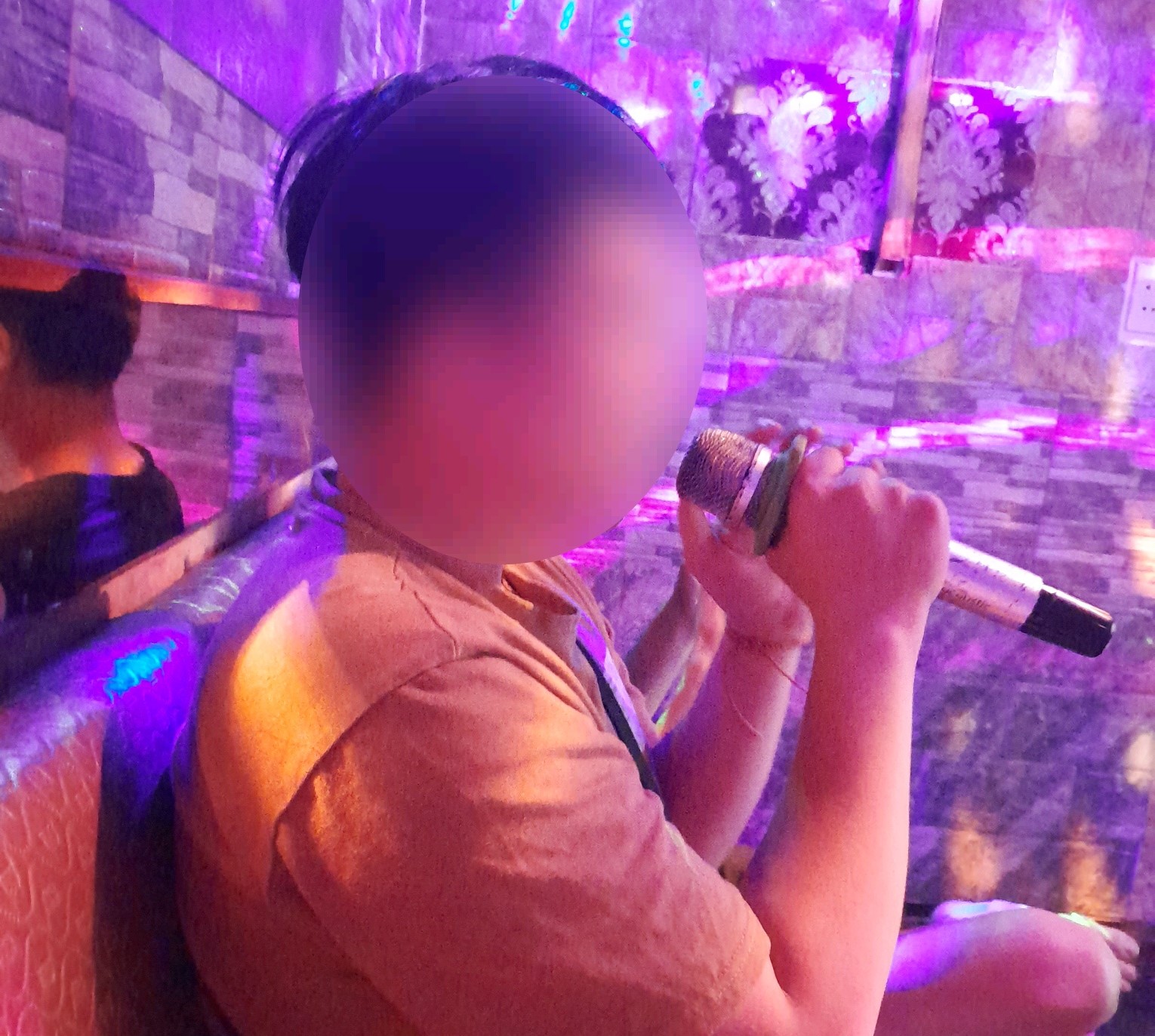 Bị làm phiền bởi loa thùng, loa kẹo kéo, hát karaoke, phản ánh qua đâu ở TP.HCM?- Ảnh 3.