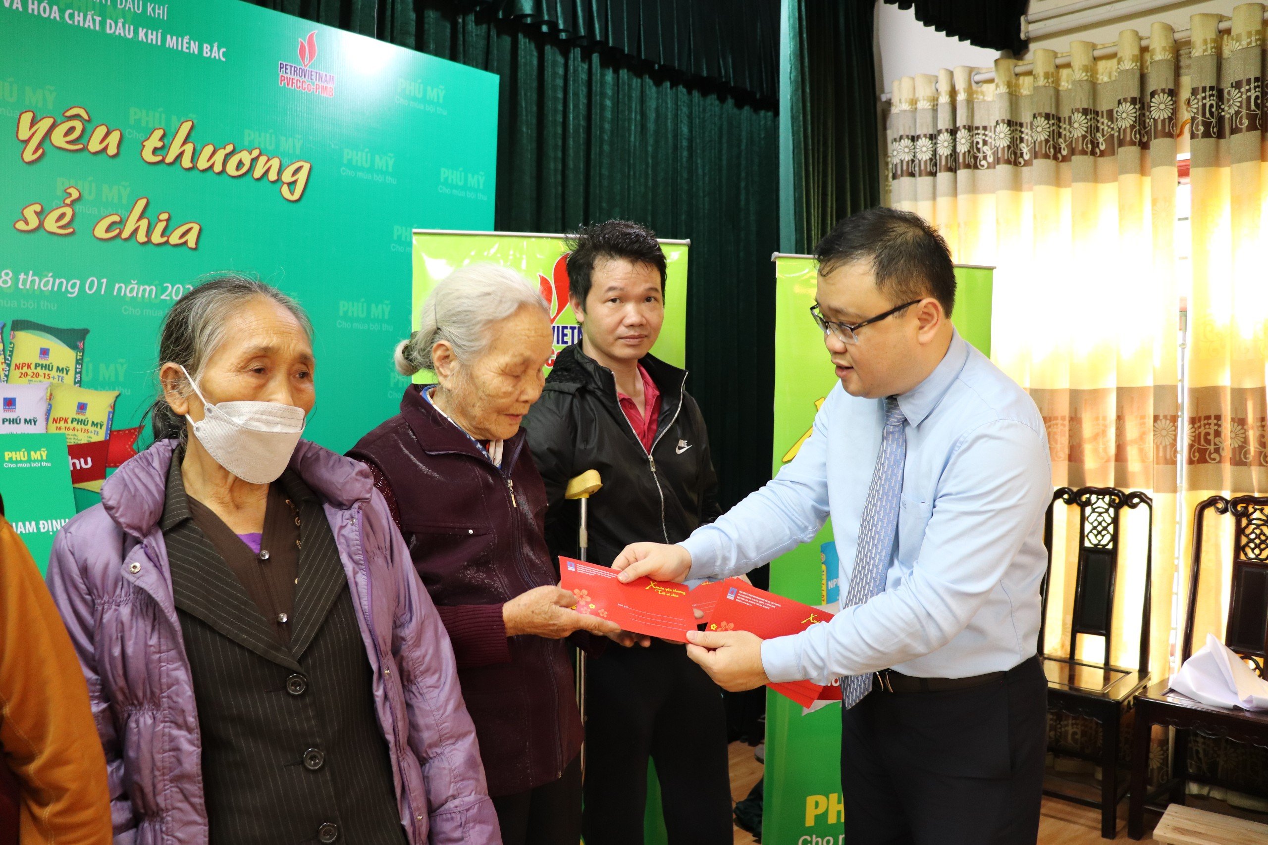 
PVFCCo tổ chức chương trình Tết vì người nghèo tại 100 xã phường cả nước - Ảnh 3.