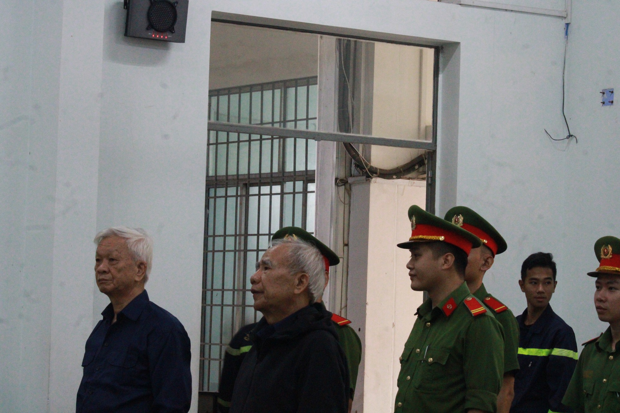 Cựu Chủ tịch UBND tỉnh Khánh Hòa Nguyễn Chiến Thắng tiếp tục chuẩn bị hầu tòa- Ảnh 1.